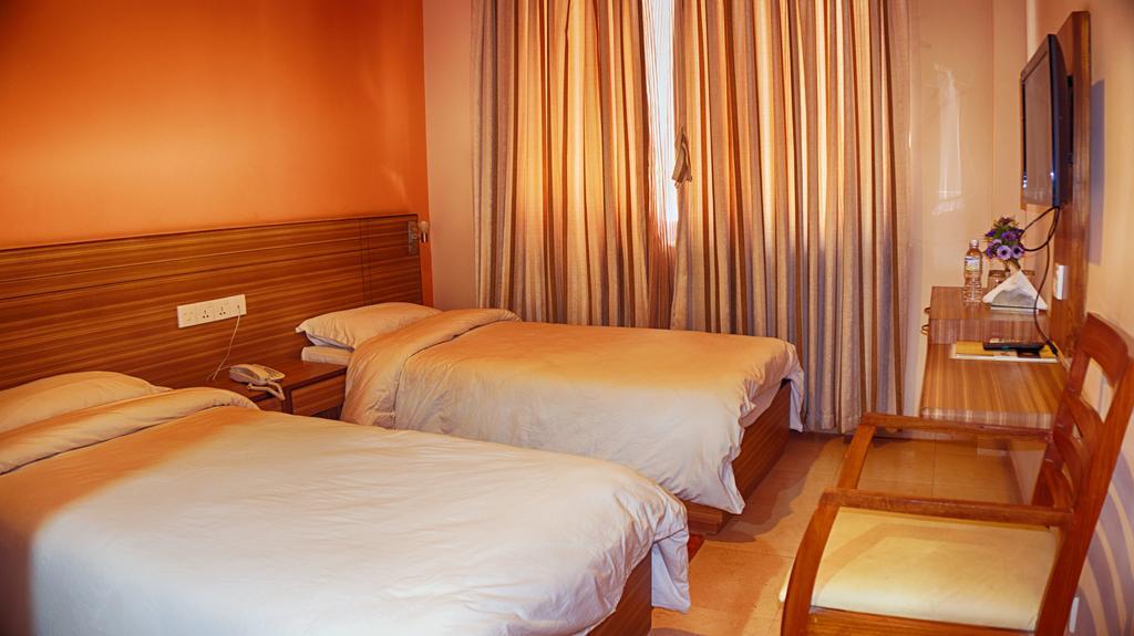 Aryal International Hotel Катманду Экстерьер фото