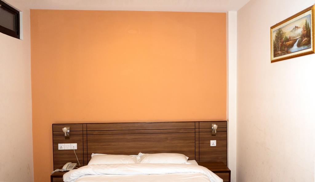 Aryal International Hotel Катманду Экстерьер фото