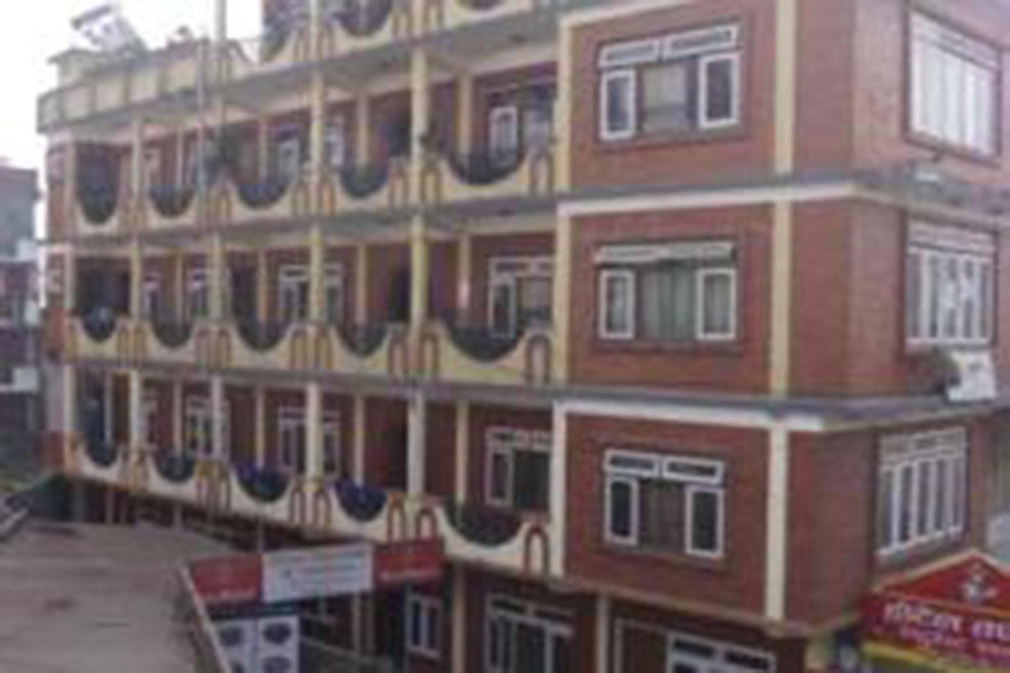 Aryal International Hotel Катманду Экстерьер фото