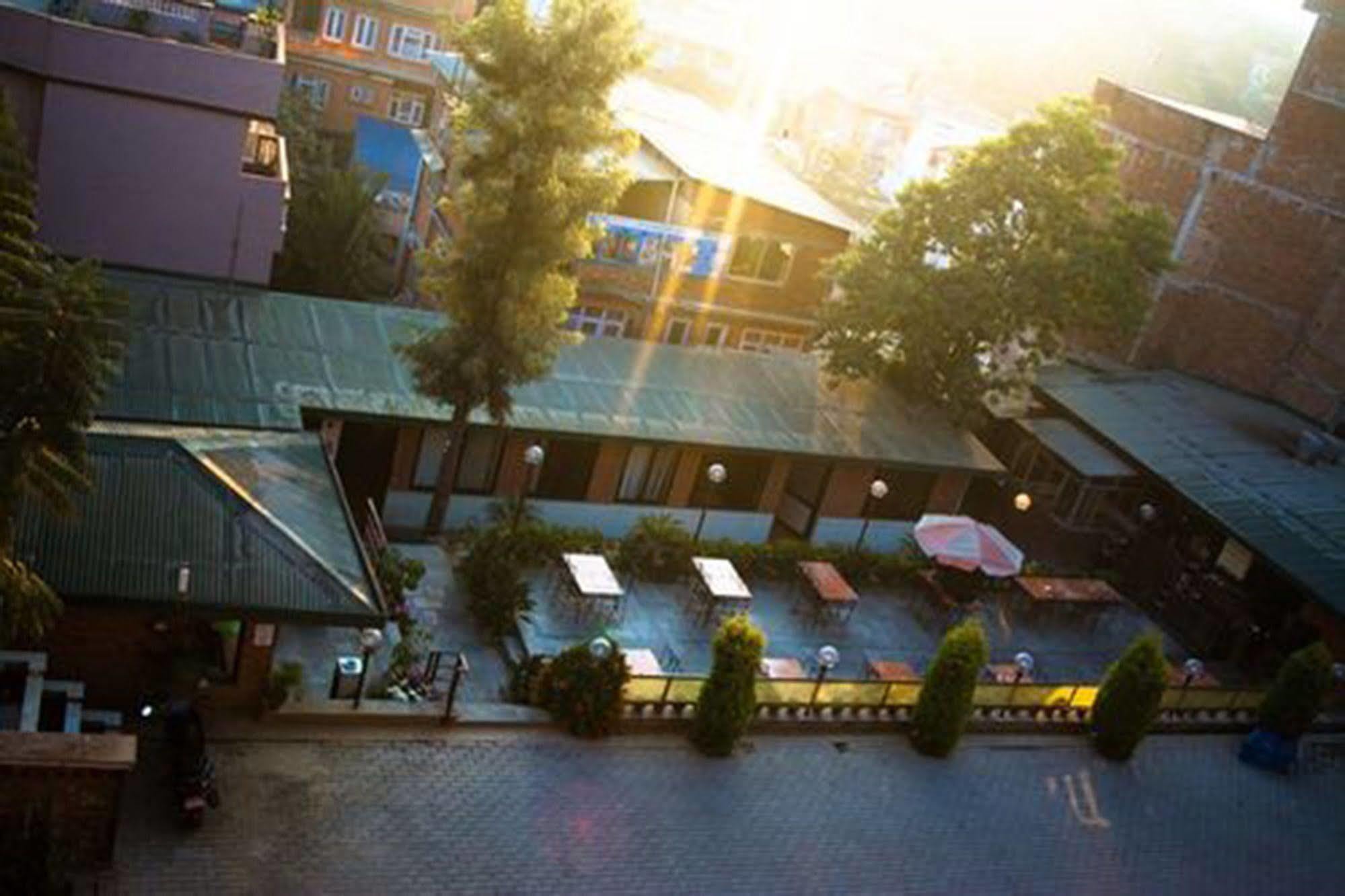 Aryal International Hotel Катманду Экстерьер фото