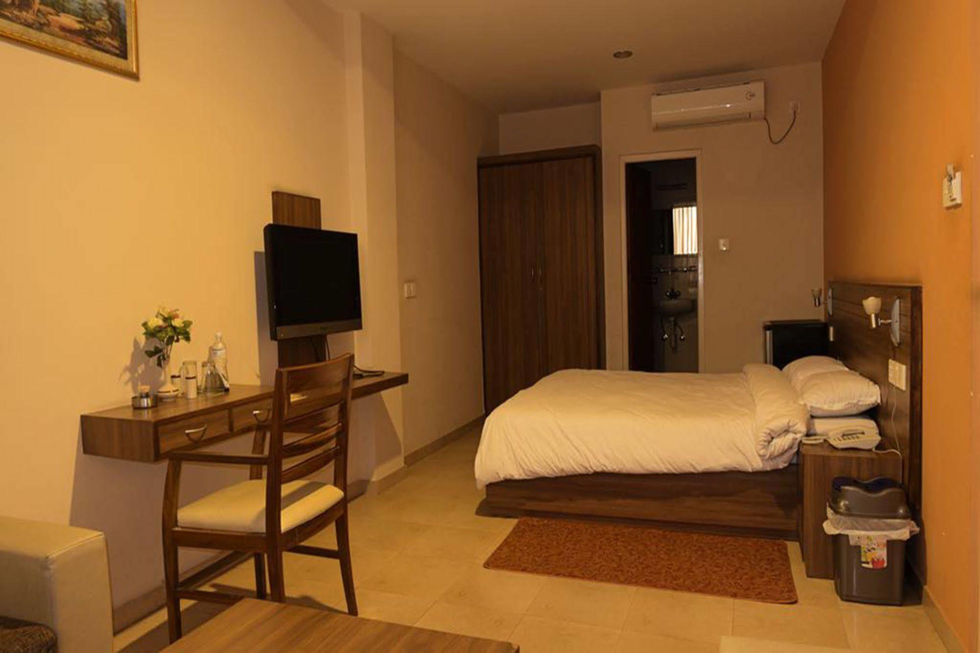 Aryal International Hotel Катманду Экстерьер фото