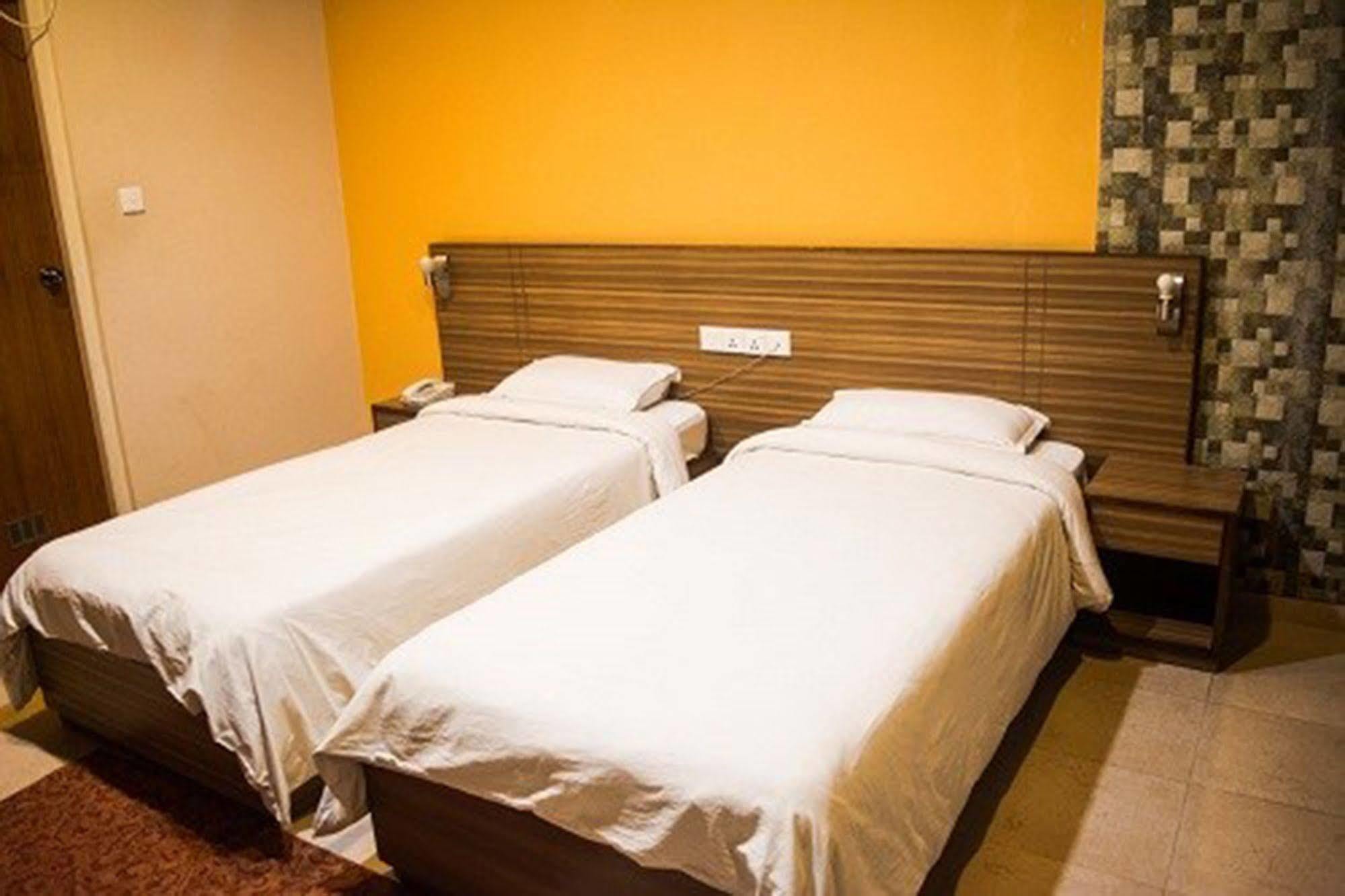 Aryal International Hotel Катманду Экстерьер фото
