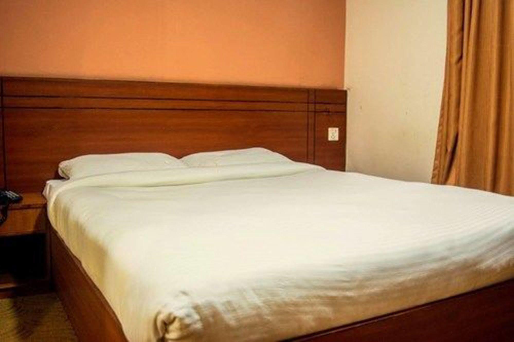 Aryal International Hotel Катманду Экстерьер фото