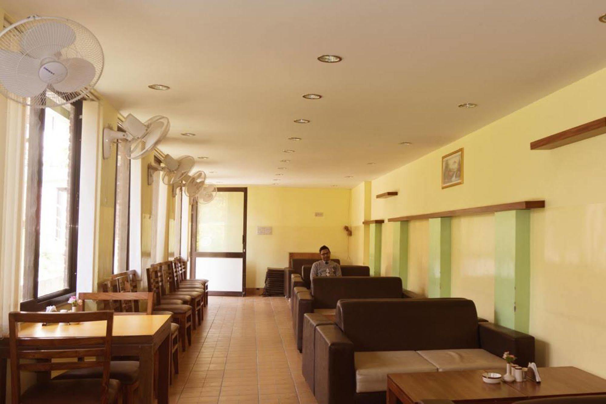 Aryal International Hotel Катманду Экстерьер фото