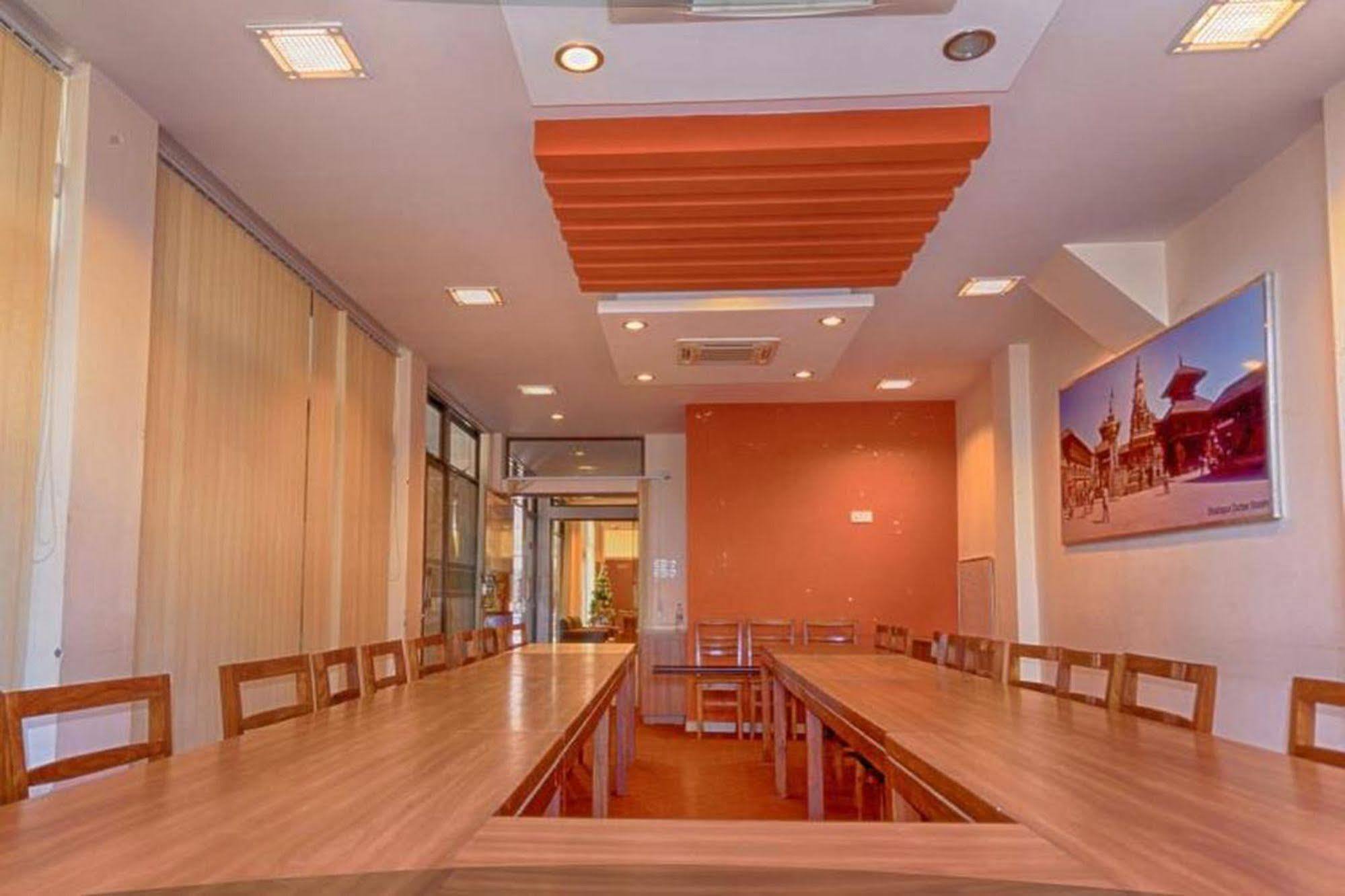 Aryal International Hotel Катманду Экстерьер фото